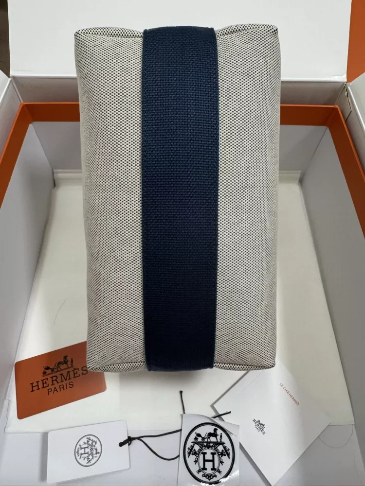 Elegant 3447 Hermes AAA Quality Handbags In Navy For Women - Image 4