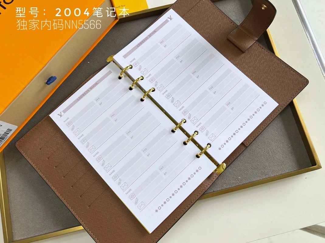 Elegant 3693 Louis Vuitton LV Card Case - Image 4