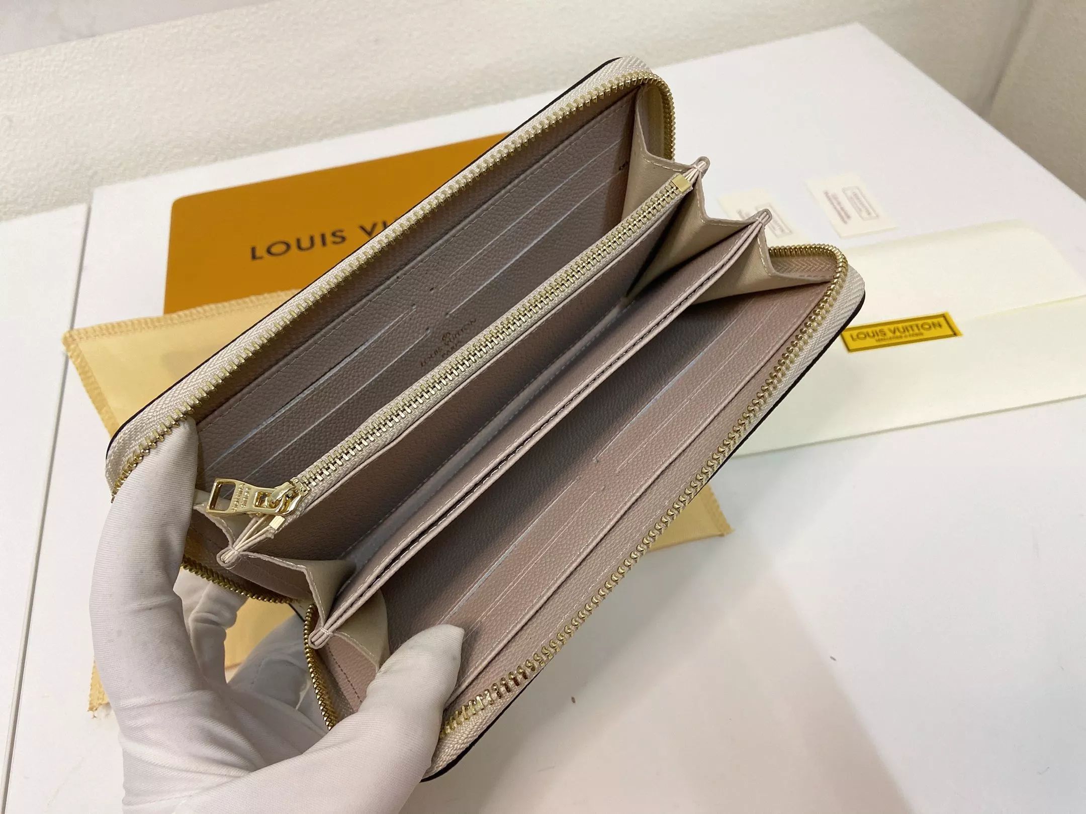 Elegant 8678 Louis Vuitton LV Wallets - Image 5