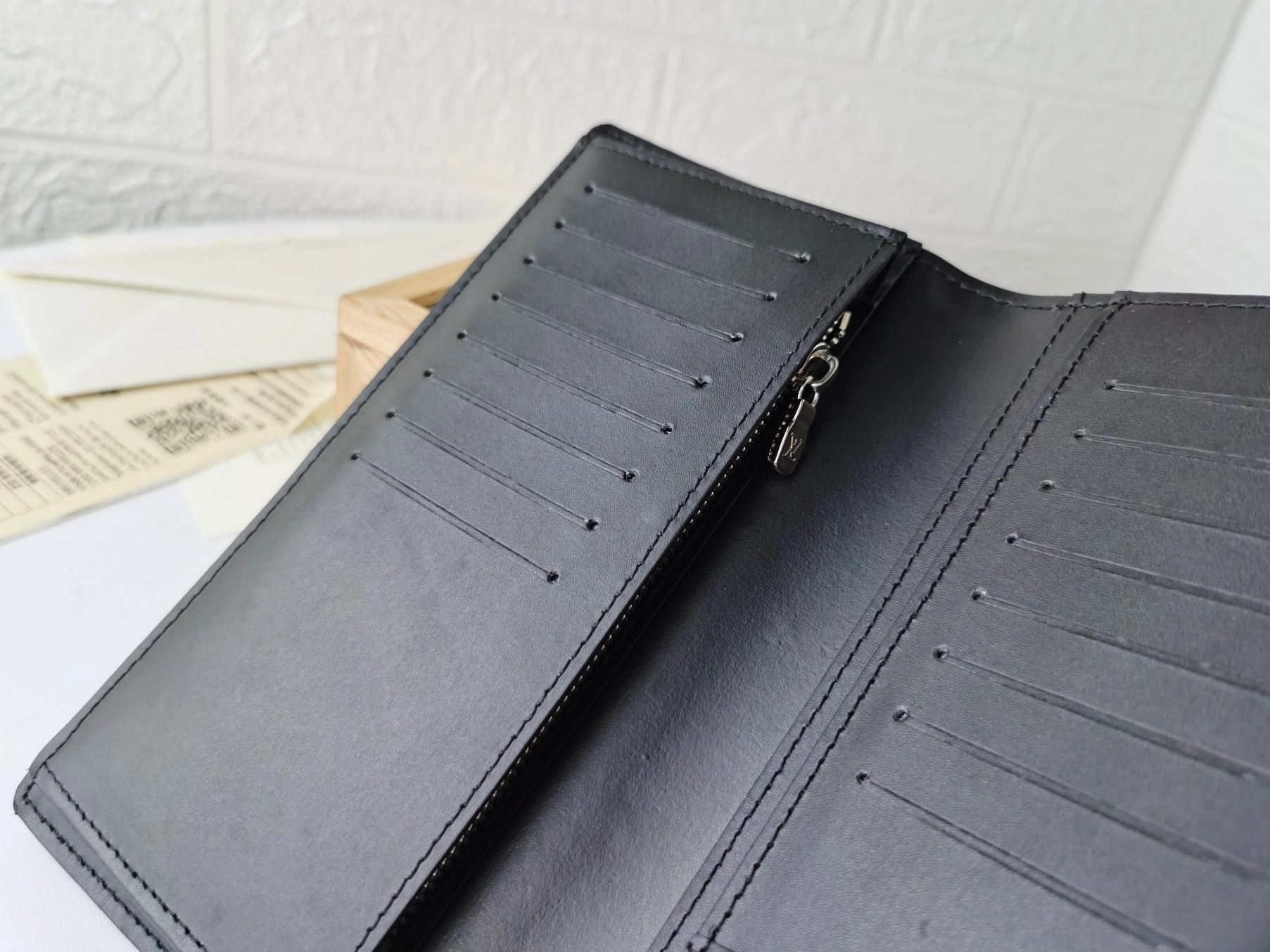 EyeCatching 5583 Louis Vuitton LV Card Case For Unisex - Image 7