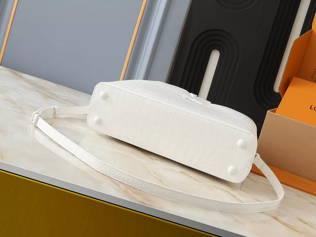 EyeCatching 5844 Louis Vuitton AAA Quality Messenger Bags For Women - Image 4