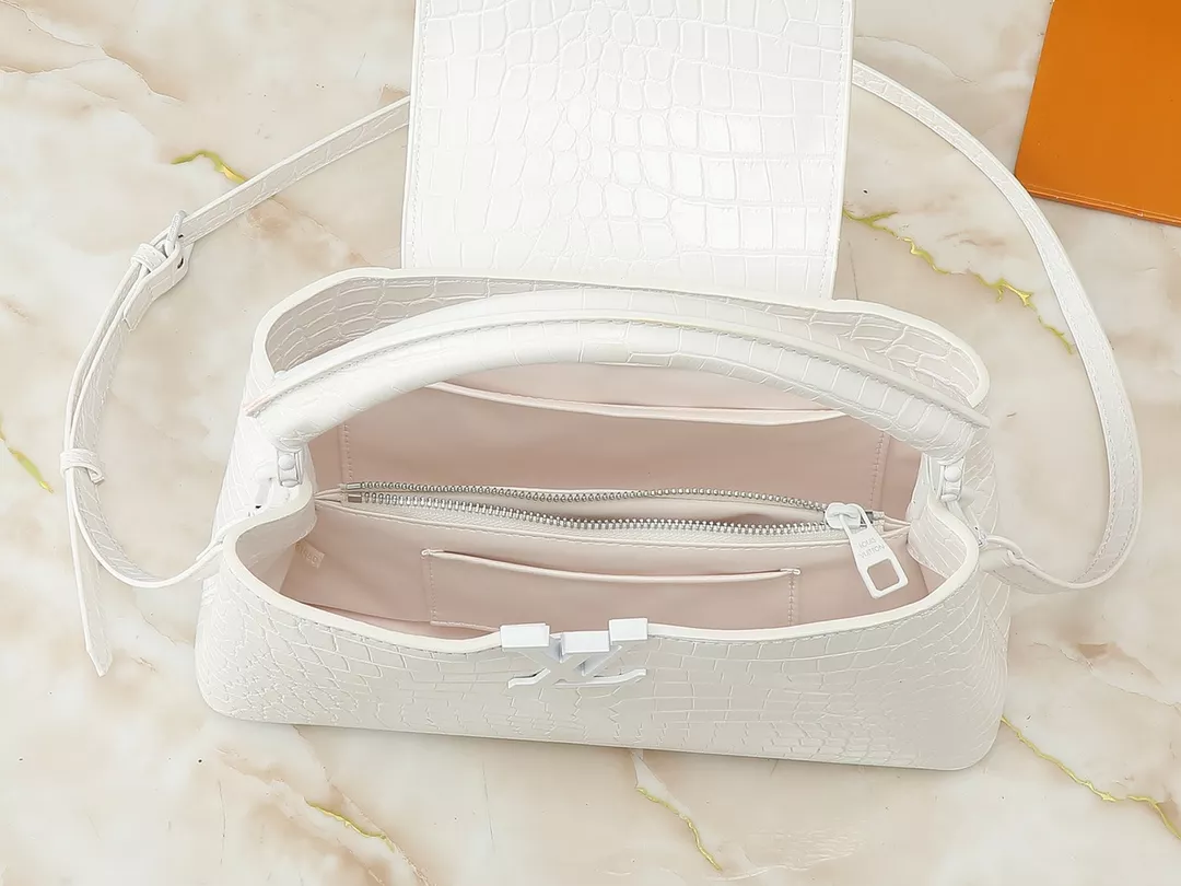 EyeCatching 5844 Louis Vuitton AAA Quality Messenger Bags For Women - Image 8