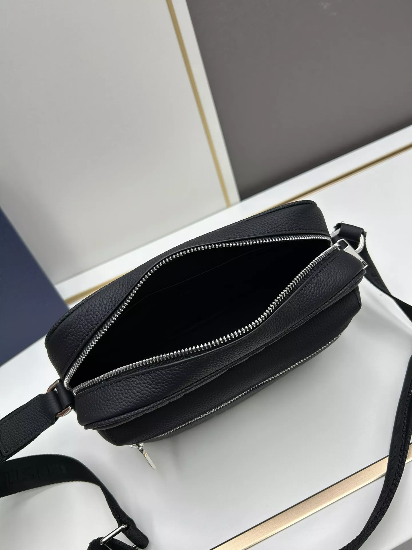 EyeCatching 7033 Christian Dior AAA Quality Messenger Bags For Unisex - Image 7