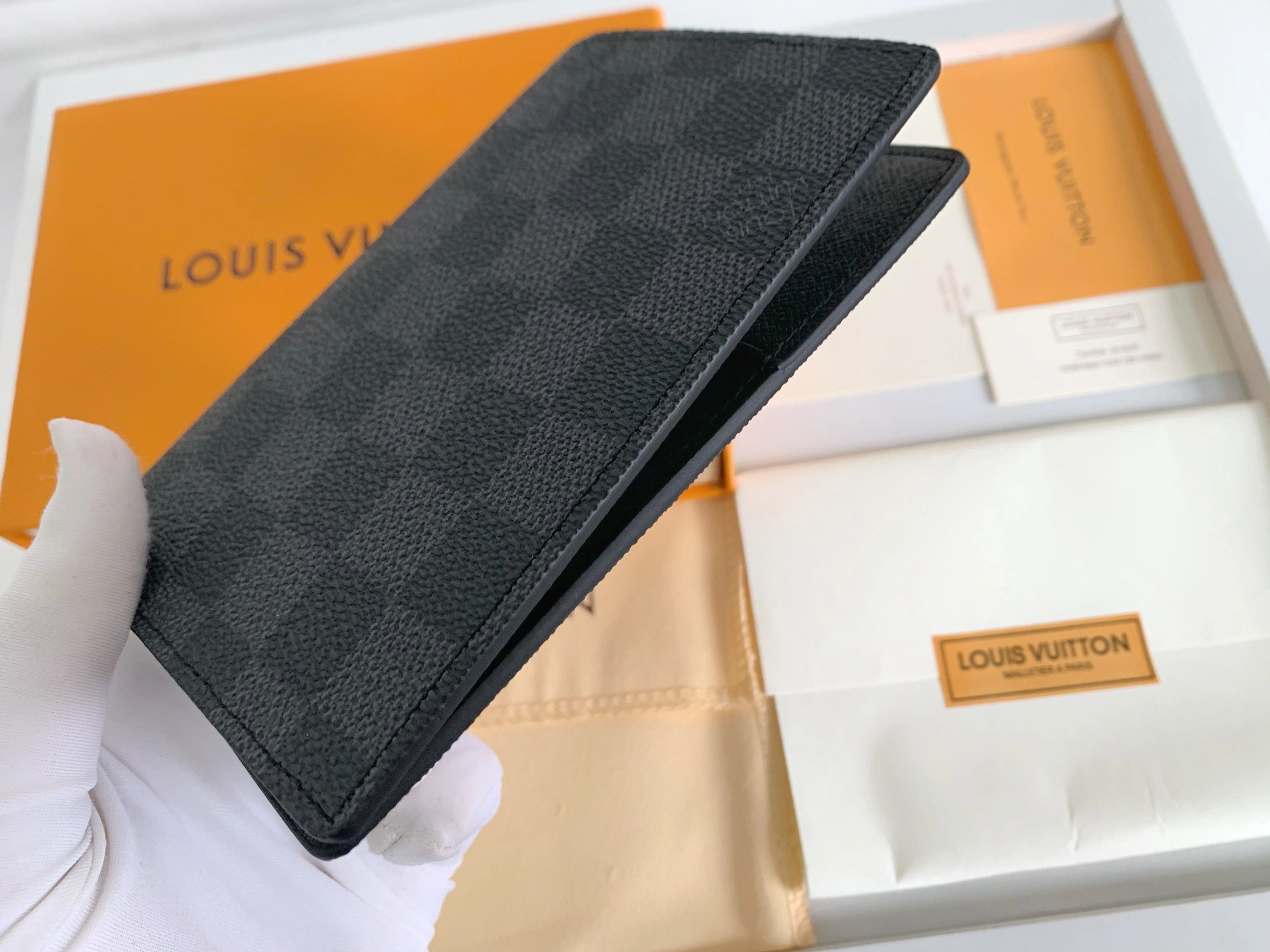 EyeCatching 7087 Louis Vuitton Card Case For Unisex - Image 5