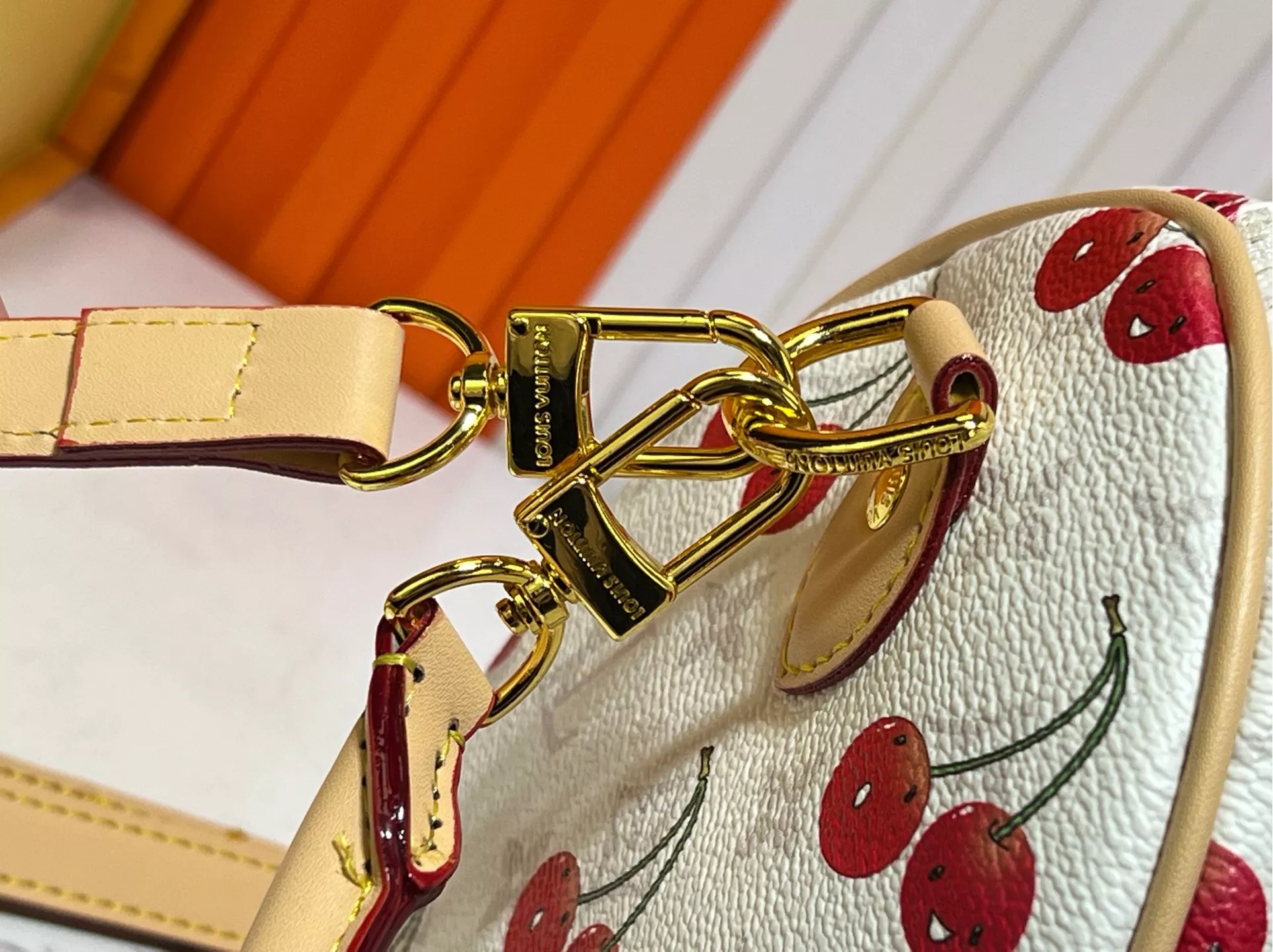 Flexible 3374 Louis Vuitton AAA Quality Handbags For Women - Image 5