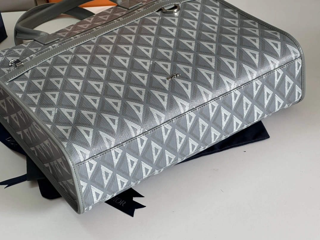 Flexible 6328 Christian Dior AAA Man Handbags - Image 4