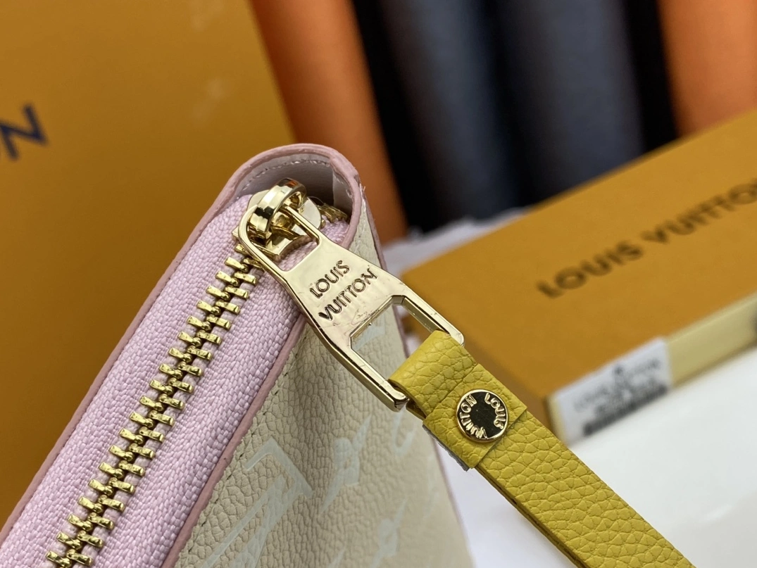 Functional 2040 Louis Vuitton AAA Quality Wallets For Women - Image 5