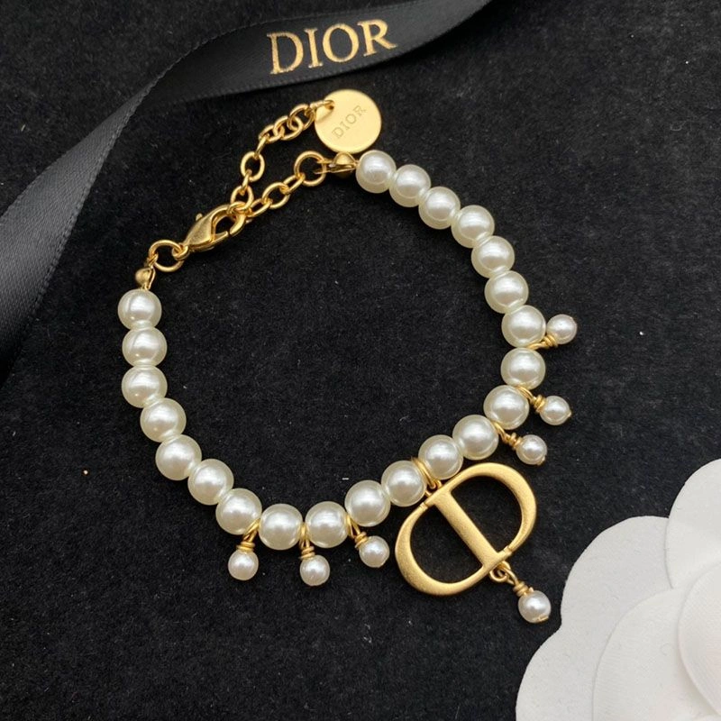 GoAnywhere 279 Dior 30 Montaigne Bracelet Metal and White Resin Pearls Gold - Image 3