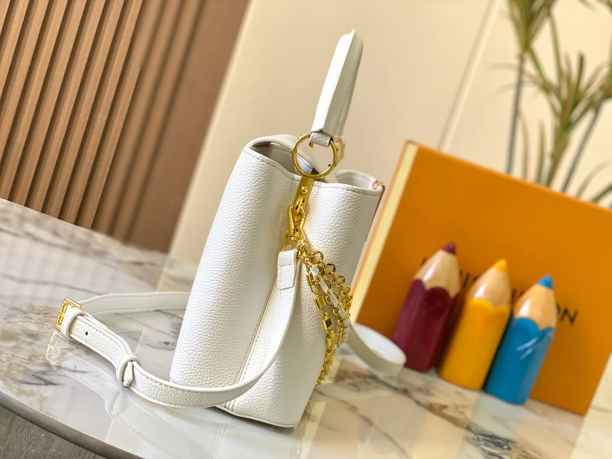 GoAnywhere 5709 Louis Vuitton AAA Quality Messenger Bags For Women