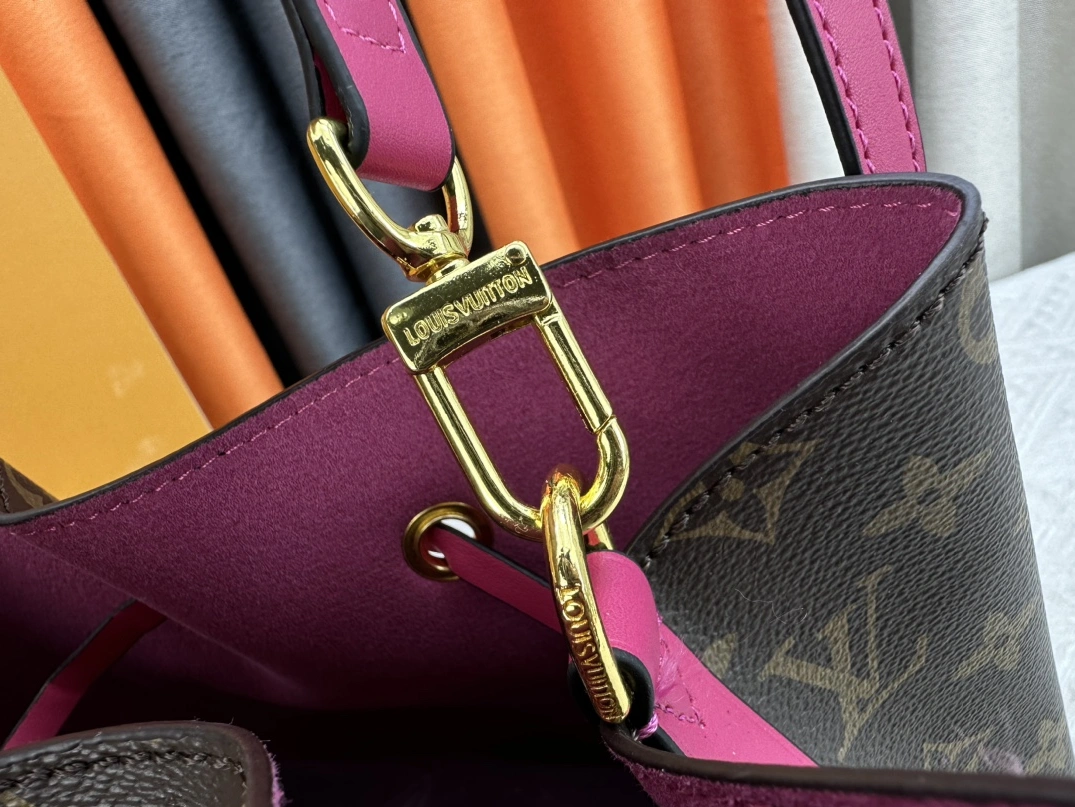 GoodFit 2950 Louis Vuitton AAA Quality Messenger Bags For Women - Image 6