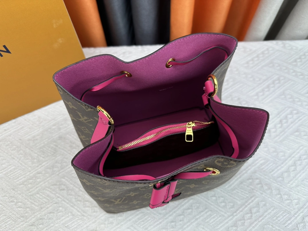 GoodFit 2950 Louis Vuitton AAA Quality Messenger Bags For Women - Image 8