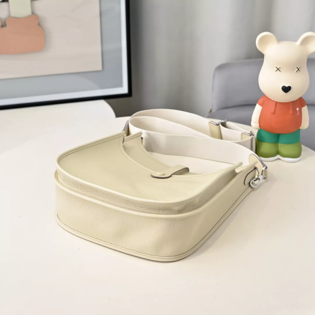 Hermes AAA Quality Messenger Bags For Women Classic 7492 - Image 5