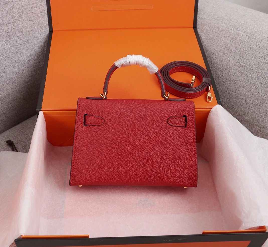 Hermes AAA Quality Messenger Bags For Women Sleek 4607