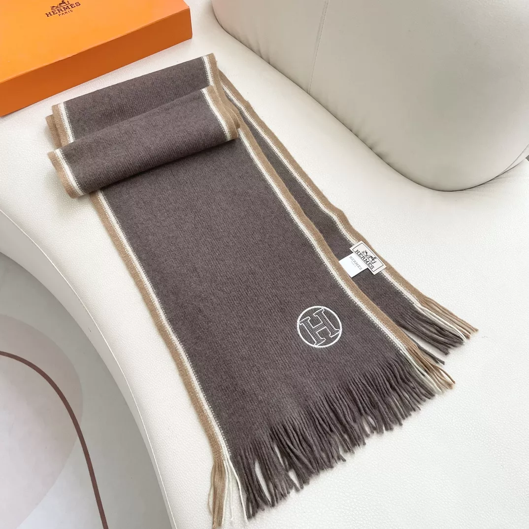 Hermes Scarf For Women Bold 7212 - Image 3