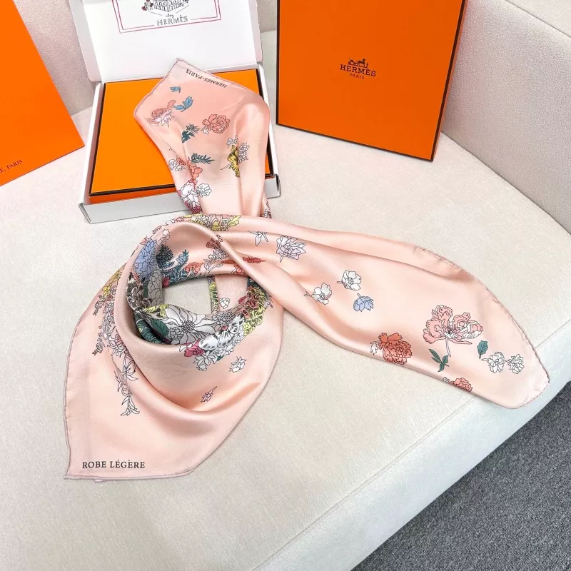 Hermes Silk Squares Bold 5591 - Image 3