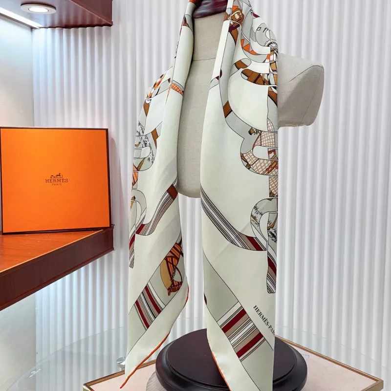 Hermes Silk Squares Unique 913 - Image 4