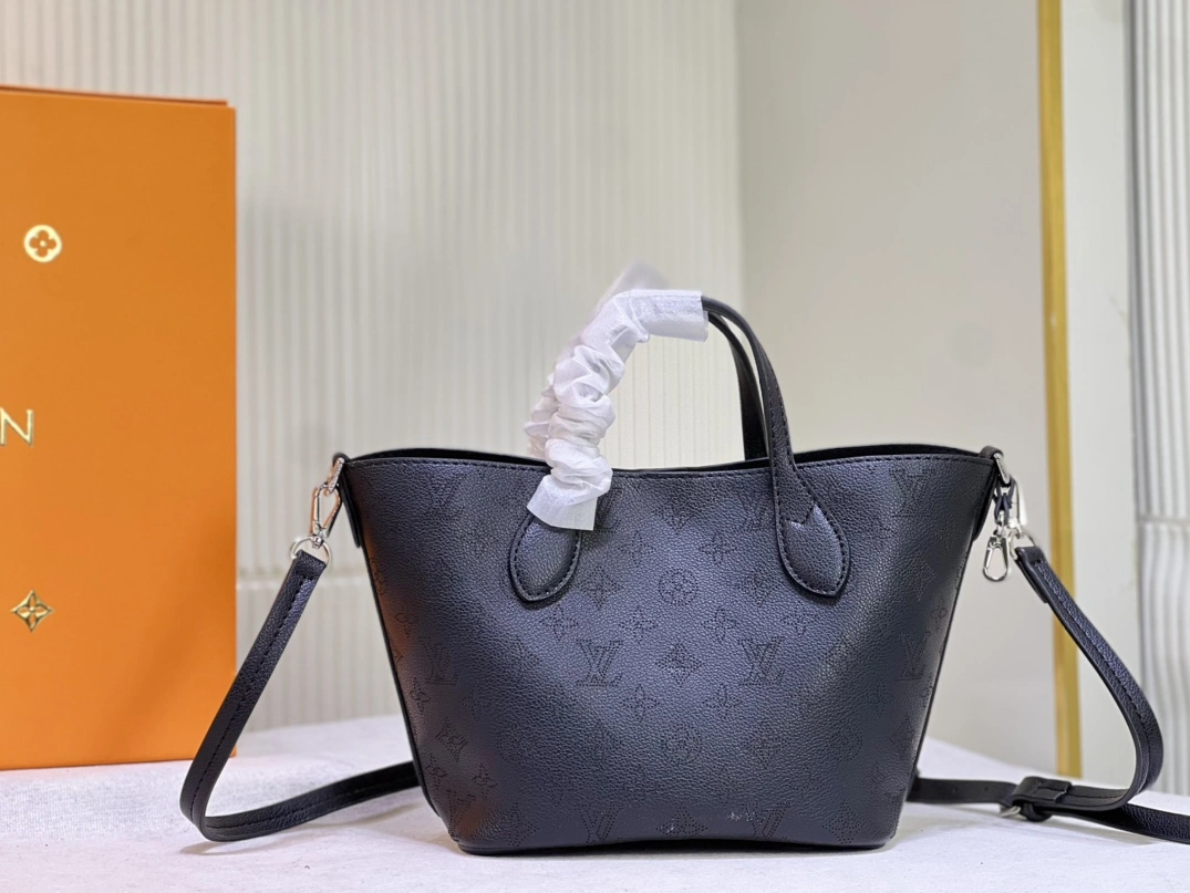 Lightweight 7768 Louis Vuitton AAA Quality Handbags For Women - Image 5