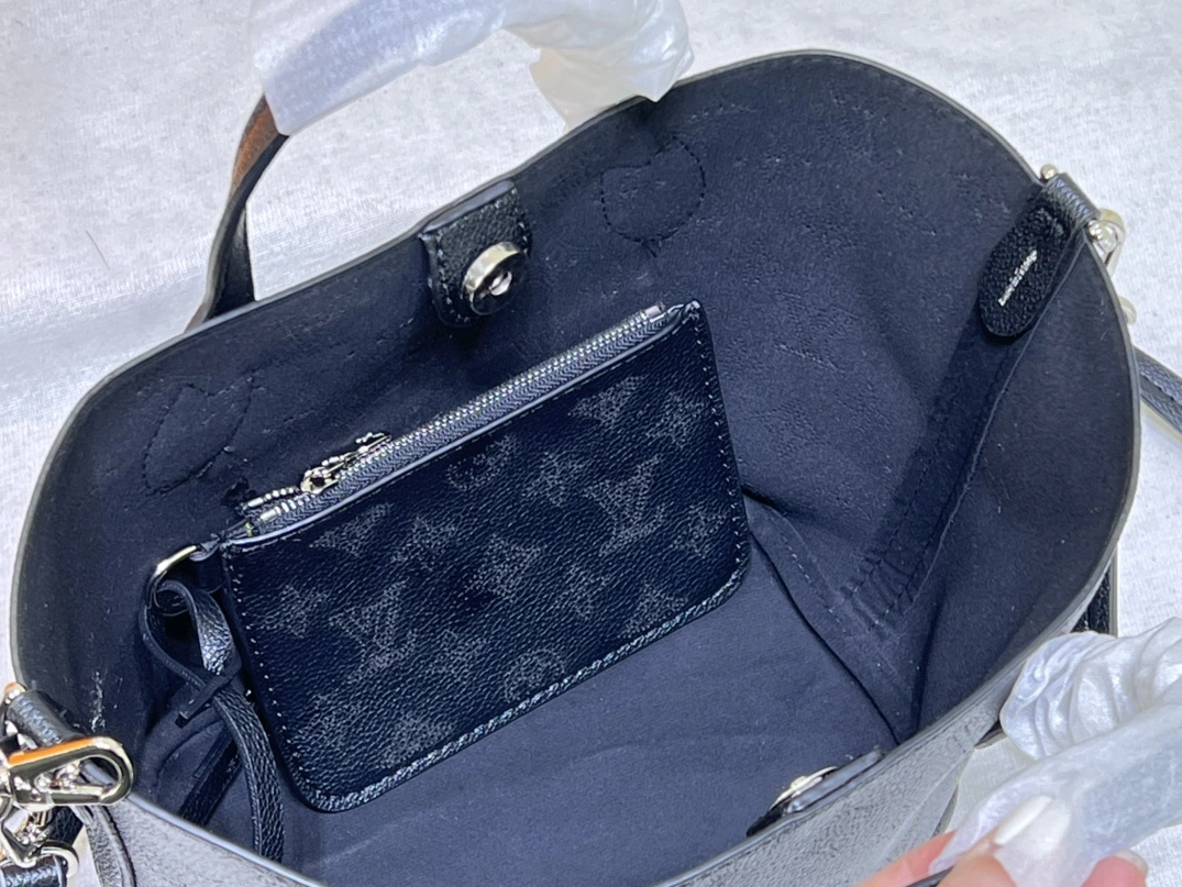 Lightweight 7768 Louis Vuitton AAA Quality Handbags For Women - Image 7