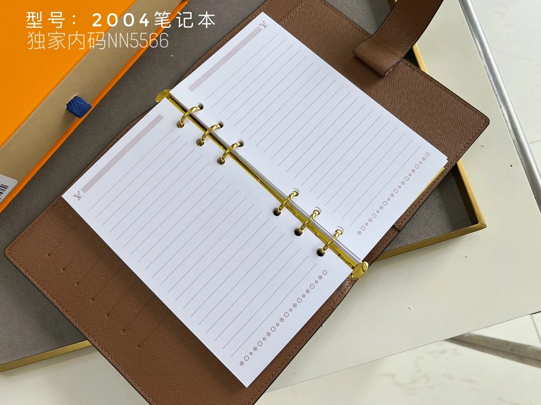 Lightweight 7867 Louis Vuitton LV Card Case - Image 4