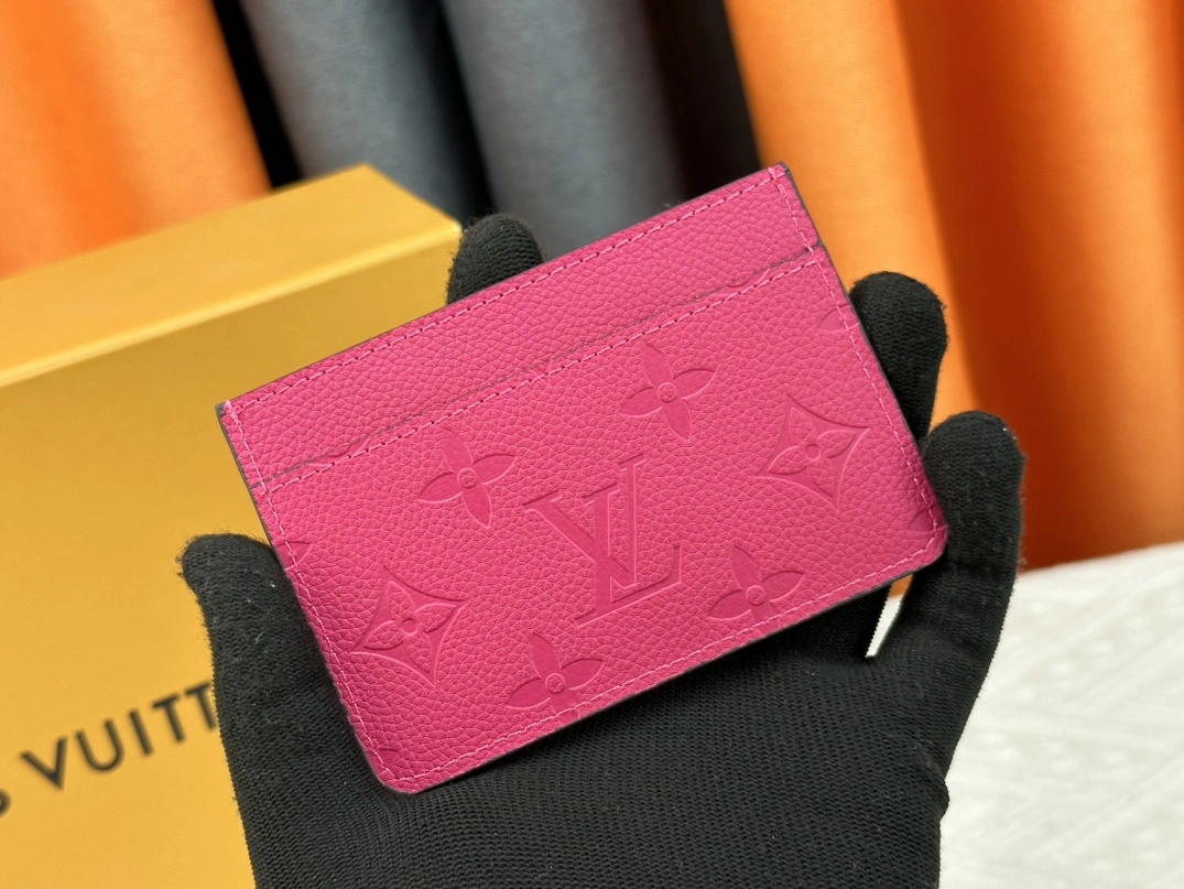 Lightweight 8526 Louis Vuitton LV Card Case For Women