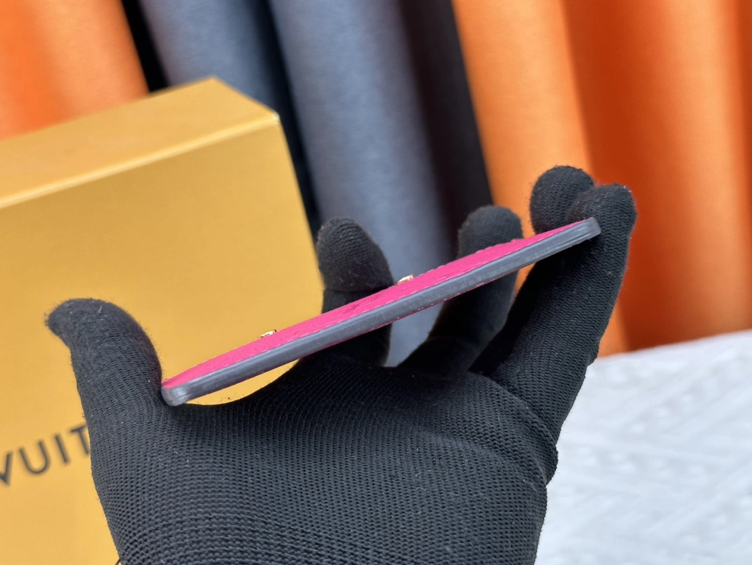 Lightweight 8526 Louis Vuitton LV Card Case For Women - Image 3