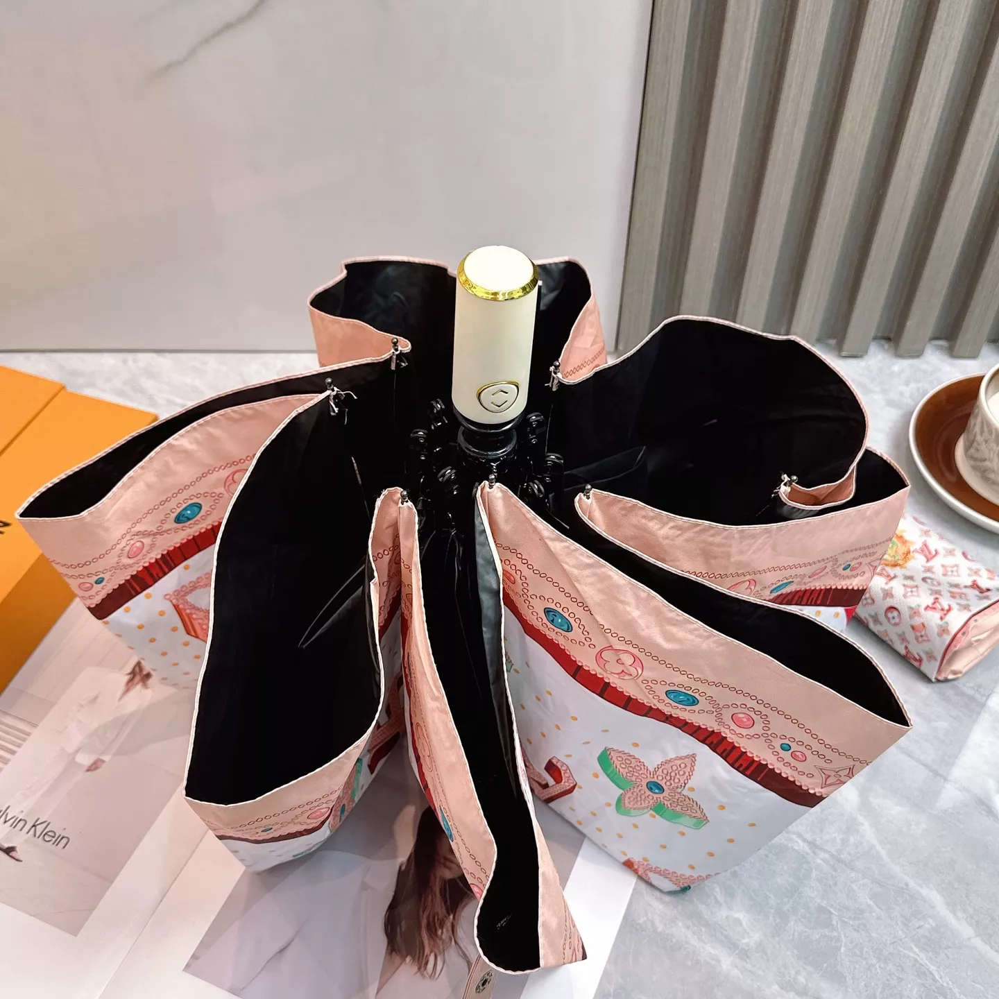 Lightweight 914 Louis Vuitton Umbrellas - Image 6