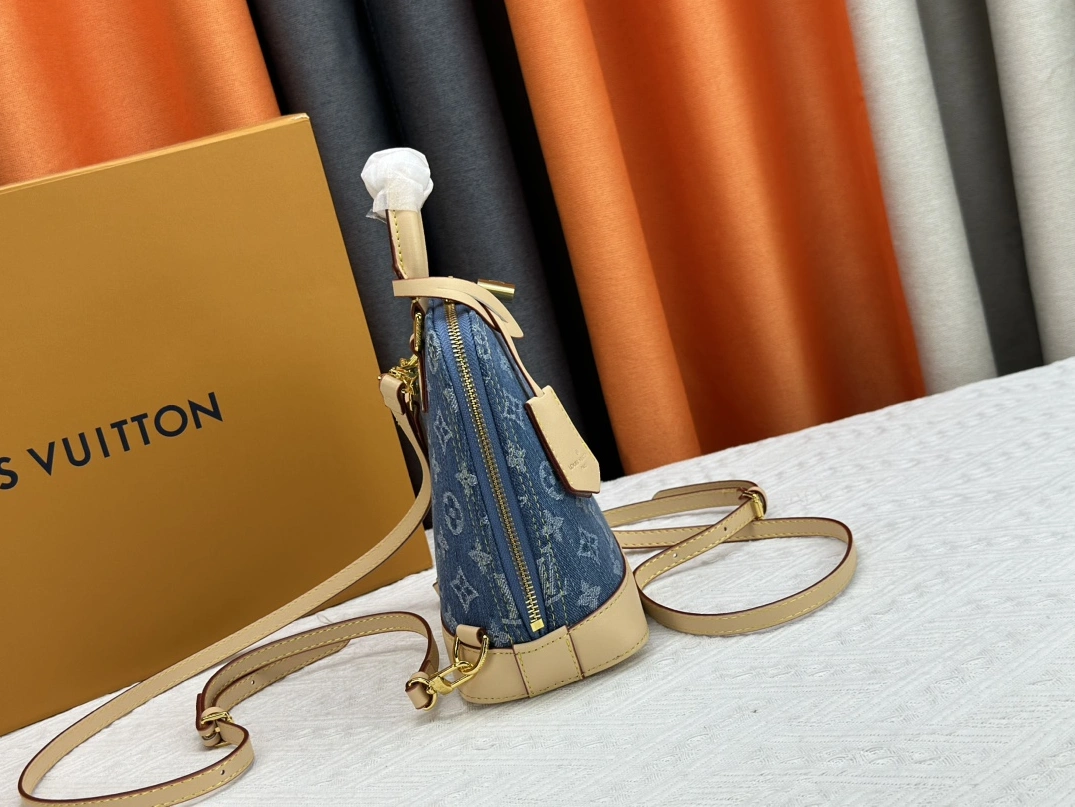 Louis Vuitton AAA Quality Backpacks For Women Sleek 9921 - Image 3