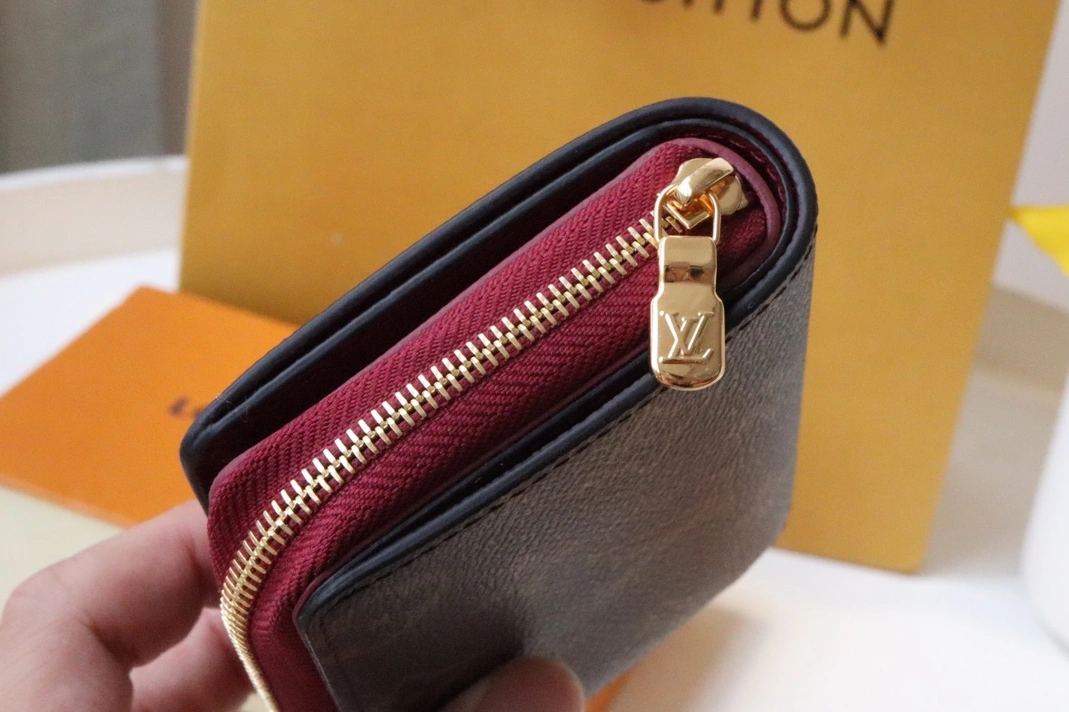 Louis Vuitton AAA Quality Card Case Flexible 8097 - Image 5