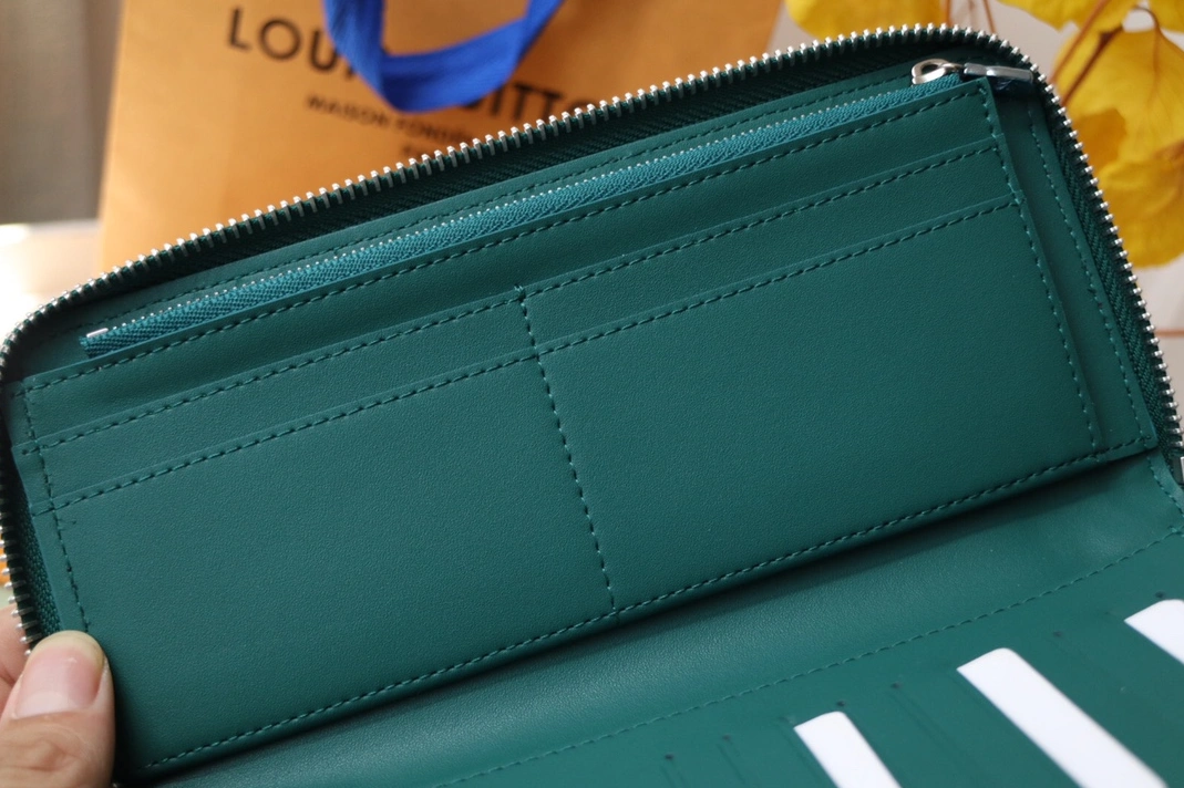 Louis Vuitton AAA Quality Card Case HighQuality 6867 - Image 6