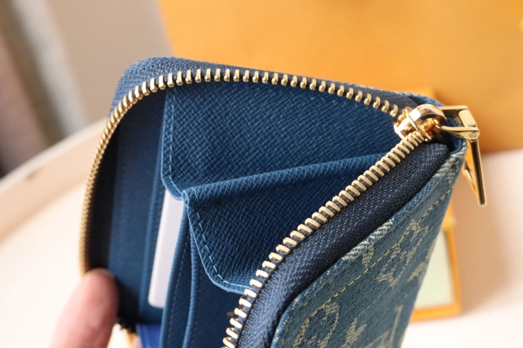 Louis Vuitton AAA Quality Card Case In Red ModernLook 6735 - Image 7