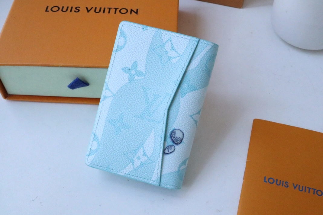 Louis Vuitton AAA Quality Card Case NewStyle 8021