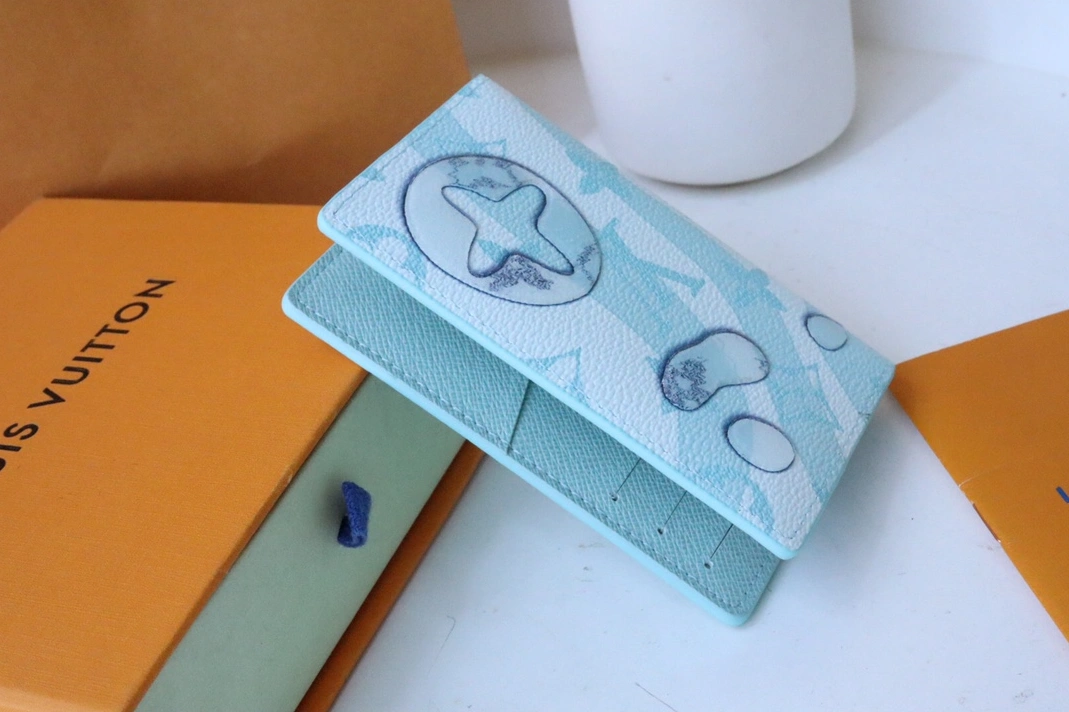 Louis Vuitton AAA Quality Card Case NewStyle 8021 - Image 3