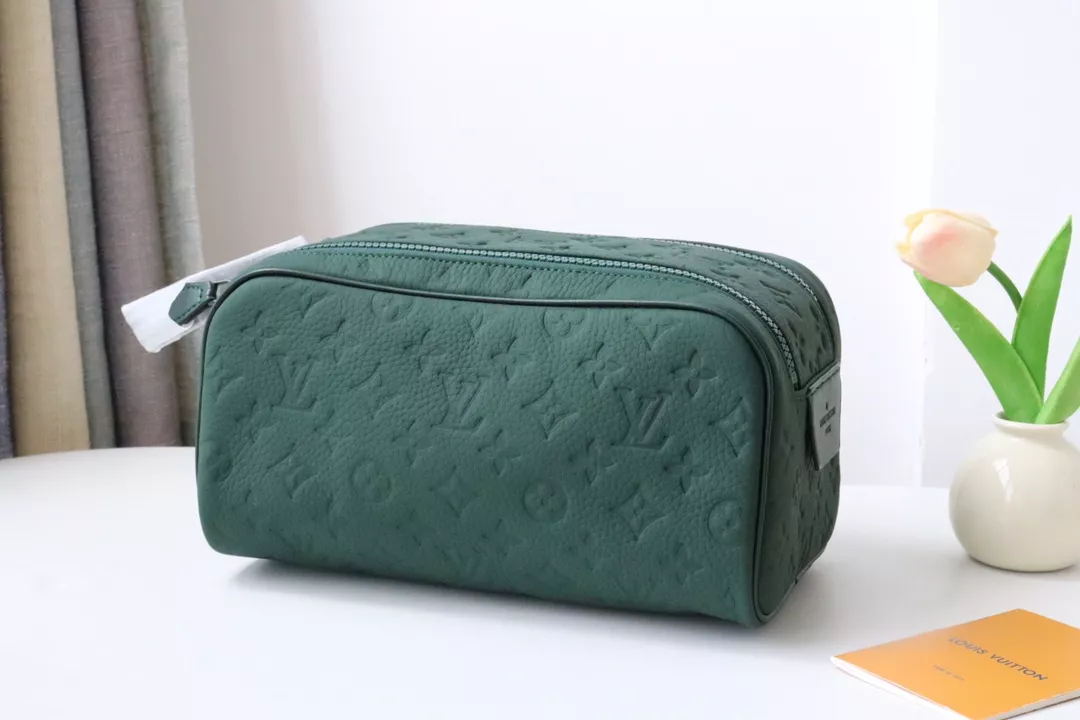 Louis Vuitton AAA Quality Handbags EyeCatching 2550