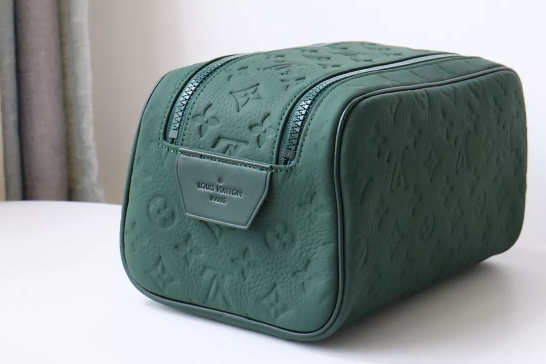 Louis Vuitton AAA Quality Handbags EyeCatching 2550 - Image 3