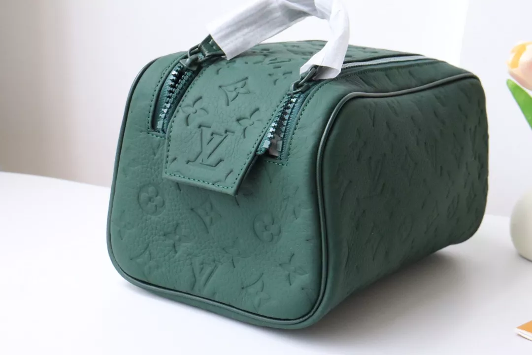 Louis Vuitton AAA Quality Handbags EyeCatching 2550 - Image 4