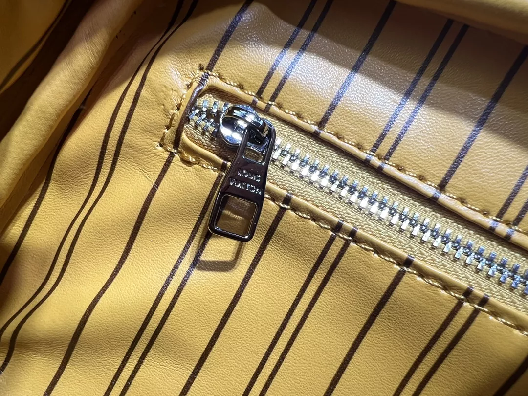 Louis Vuitton AAA Quality Handbags For Women Unique 6374 - Image 7