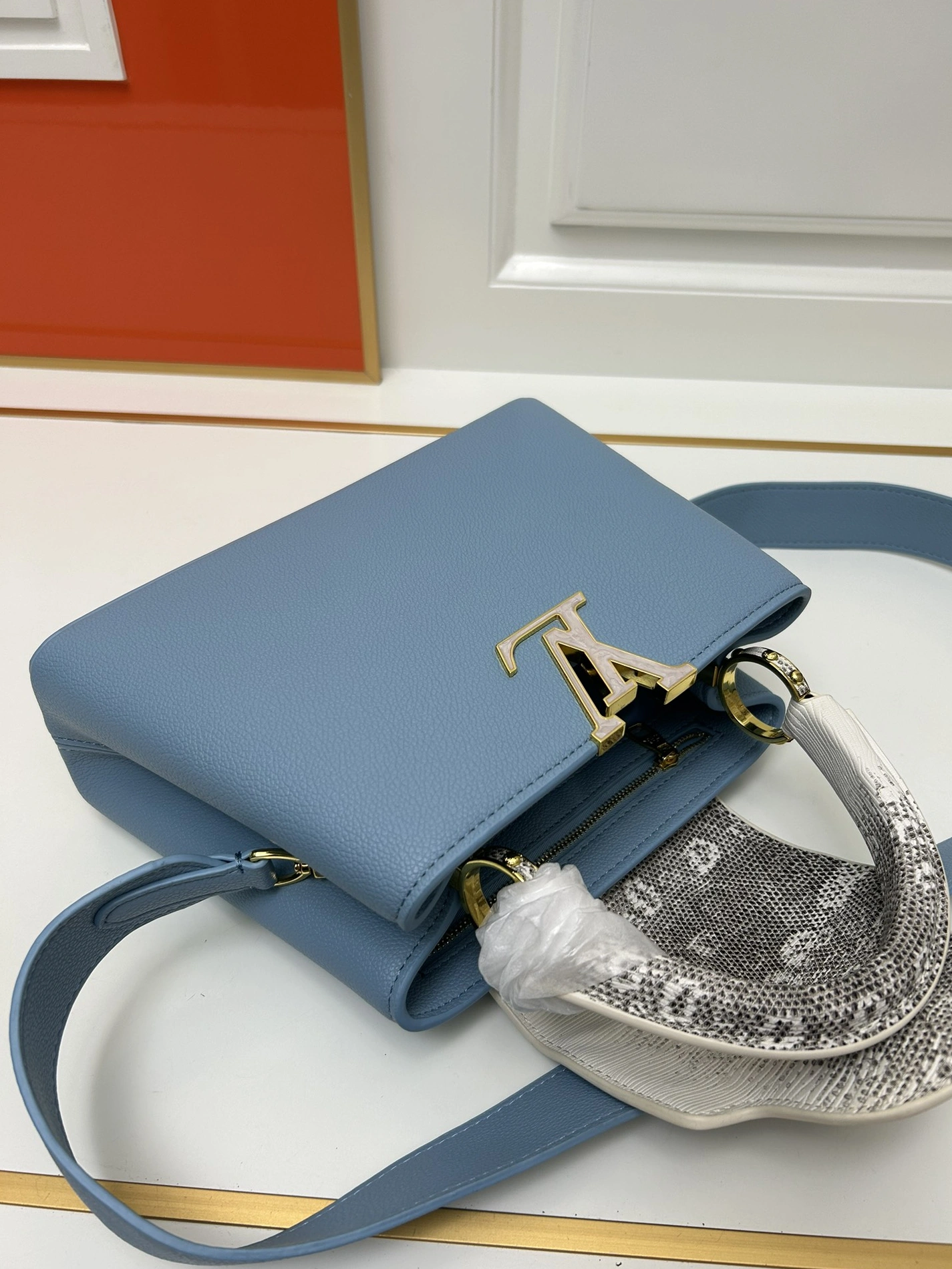 Louis Vuitton AAA Quality Handbags For Women Versatile 3896 - Image 8