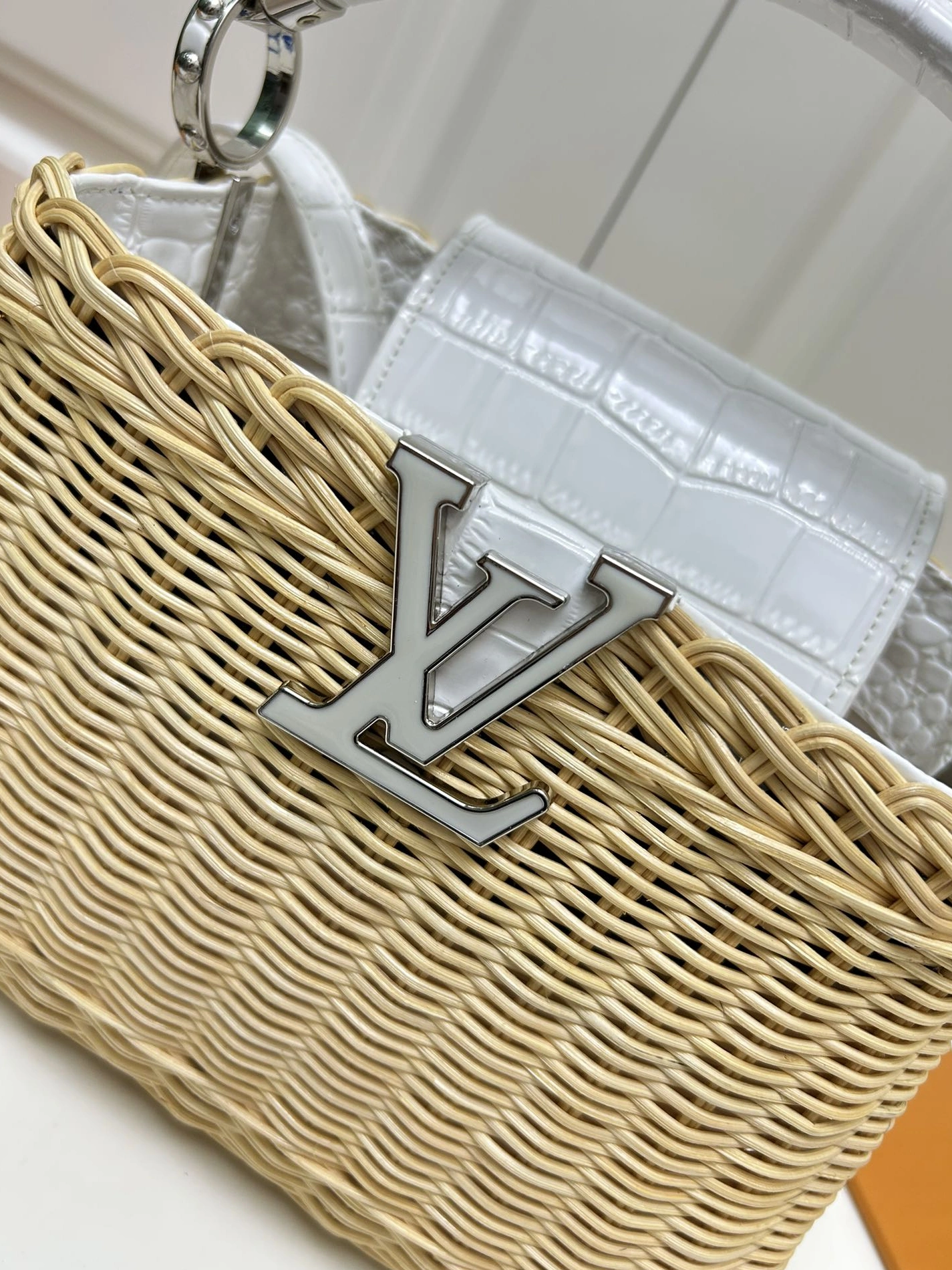 Louis Vuitton AAA Quality Handbags For Women Vibrant 1759 - Image 4