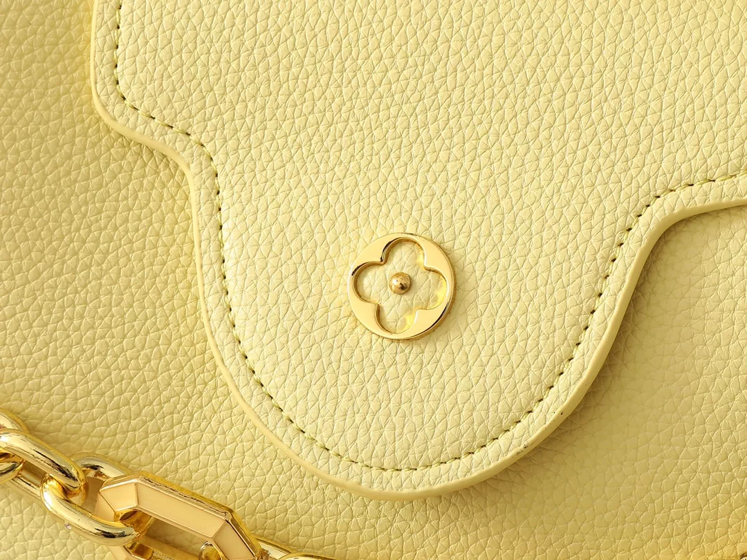 Louis Vuitton AAA Quality Messenger Bags For Unisex Affordable 3320 - Image 6