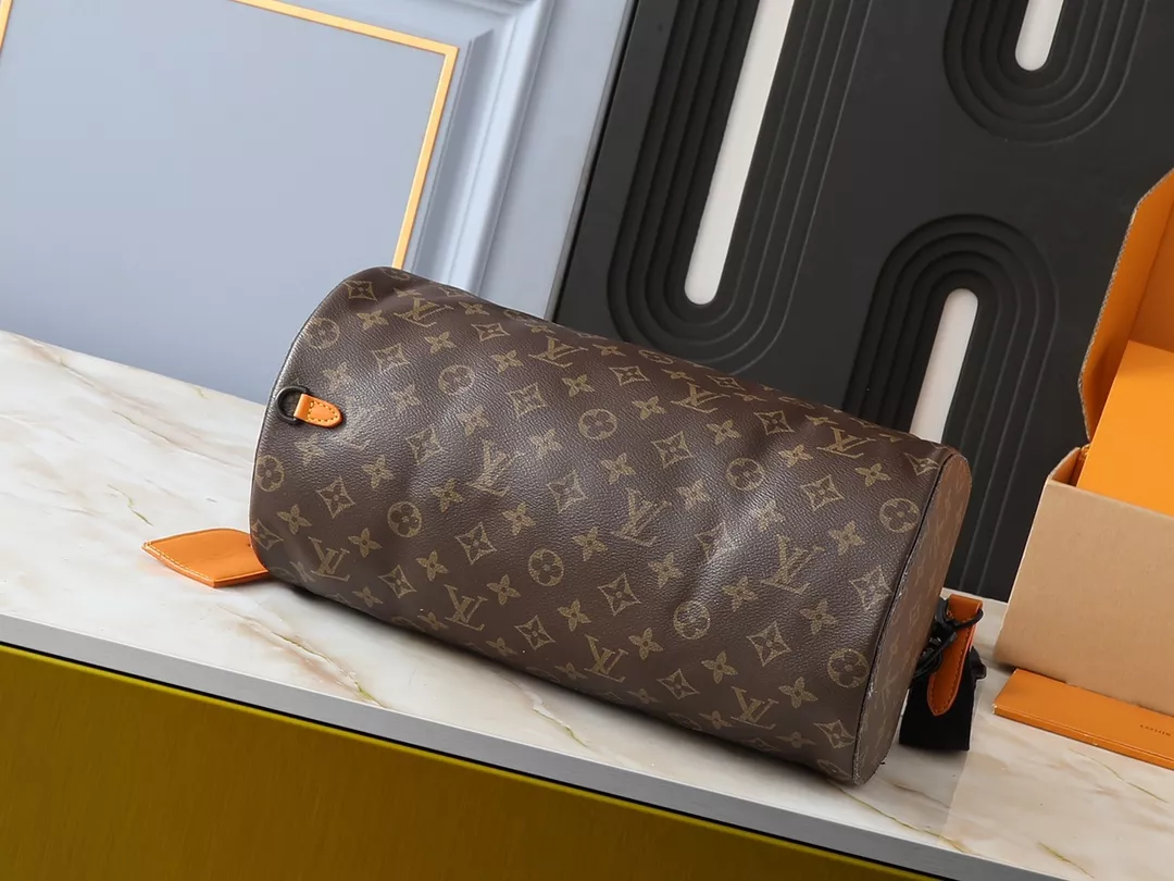 Louis Vuitton AAA Quality Messenger Bags For Unisex GoodFit 3404 - Image 4
