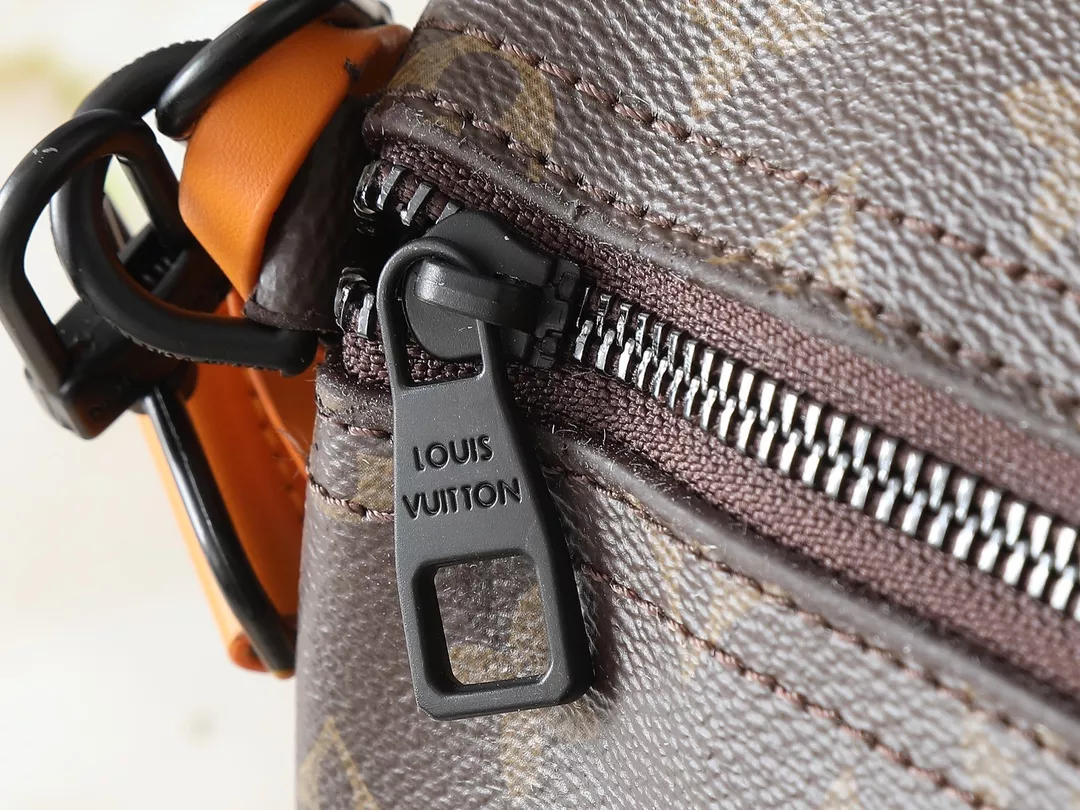 Louis Vuitton AAA Quality Messenger Bags For Unisex GoodFit 3404 - Image 6