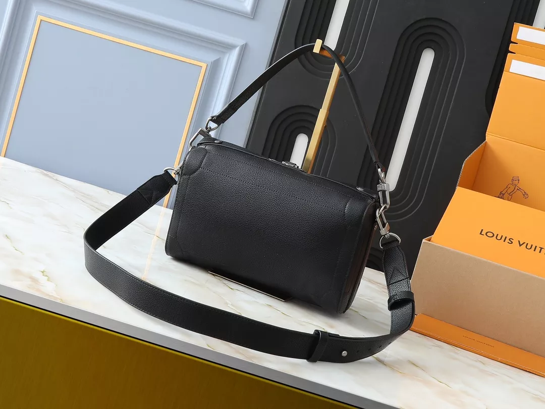 Louis Vuitton AAA Quality Messenger Bags For Unisex UrbanStyle 1980 - Image 3