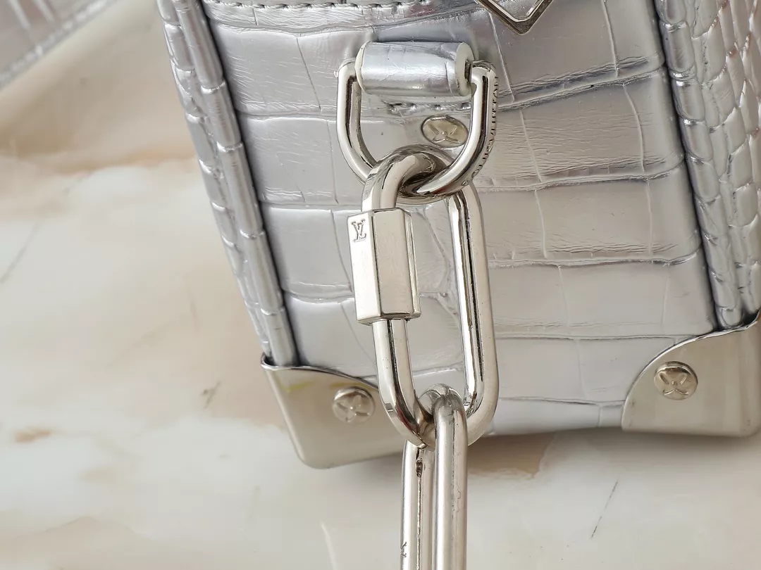 Louis Vuitton AAA Quality Messenger Bags For Unisex UrbanStyle 5256 - Image 6