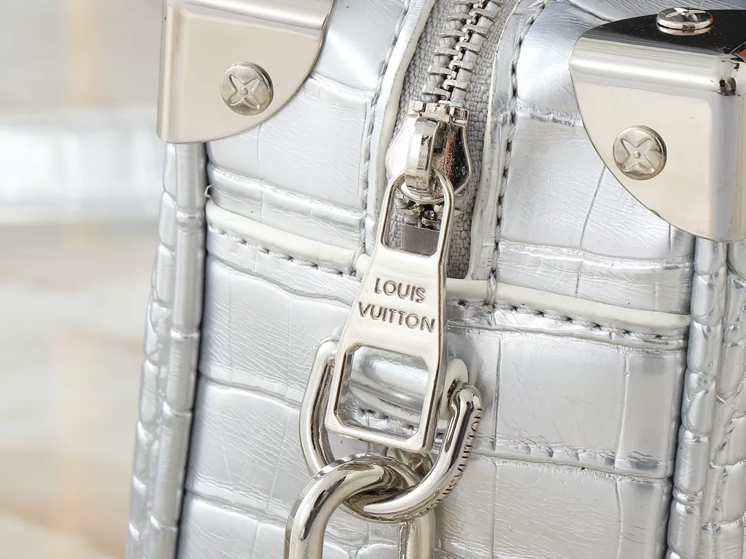 Louis Vuitton AAA Quality Messenger Bags For Unisex UrbanStyle 5256 - Image 7