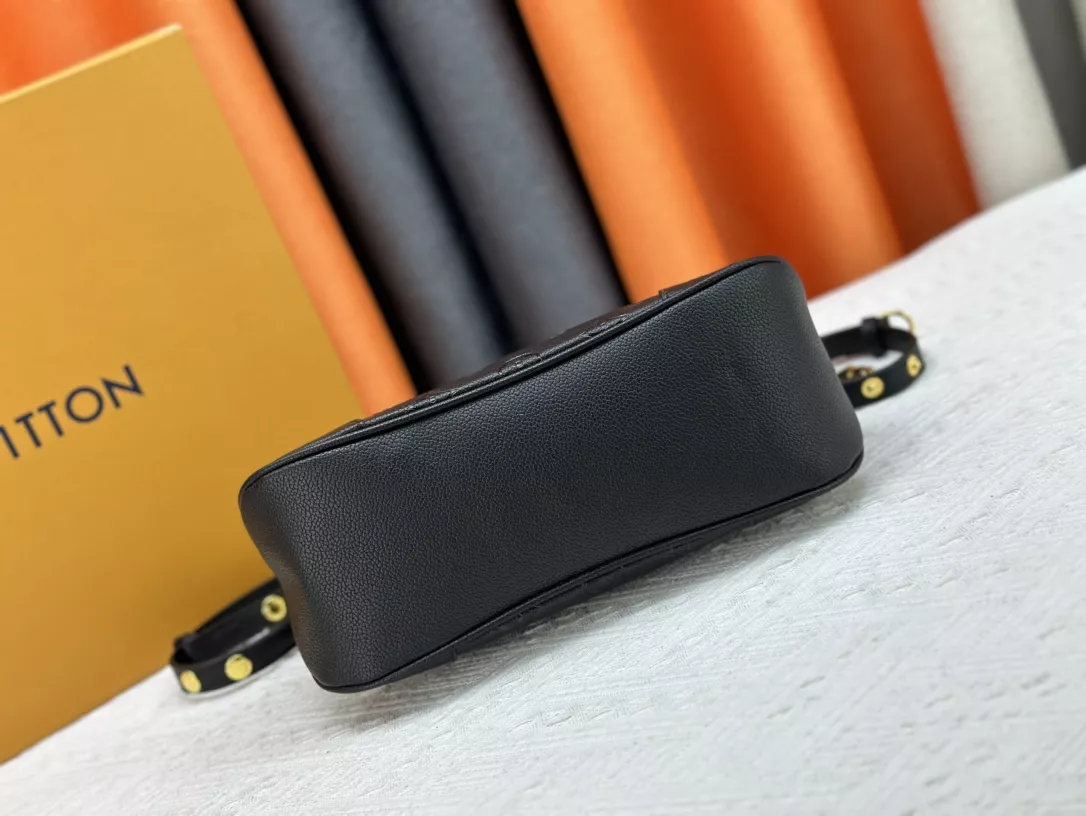 Louis Vuitton AAA Quality Messenger Bags For Women Affordable 5682 - Image 5