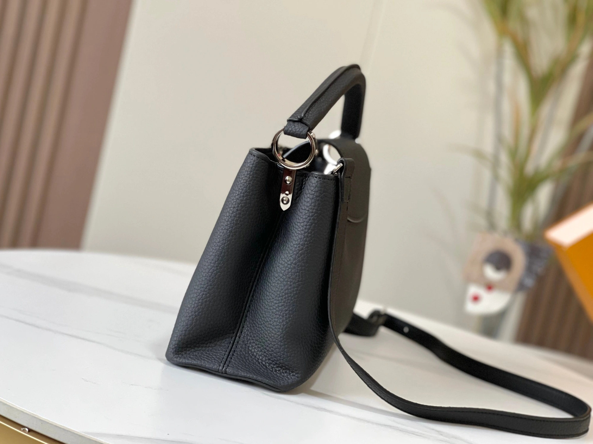 Louis Vuitton AAA Quality Messenger Bags For Women Classic 8136