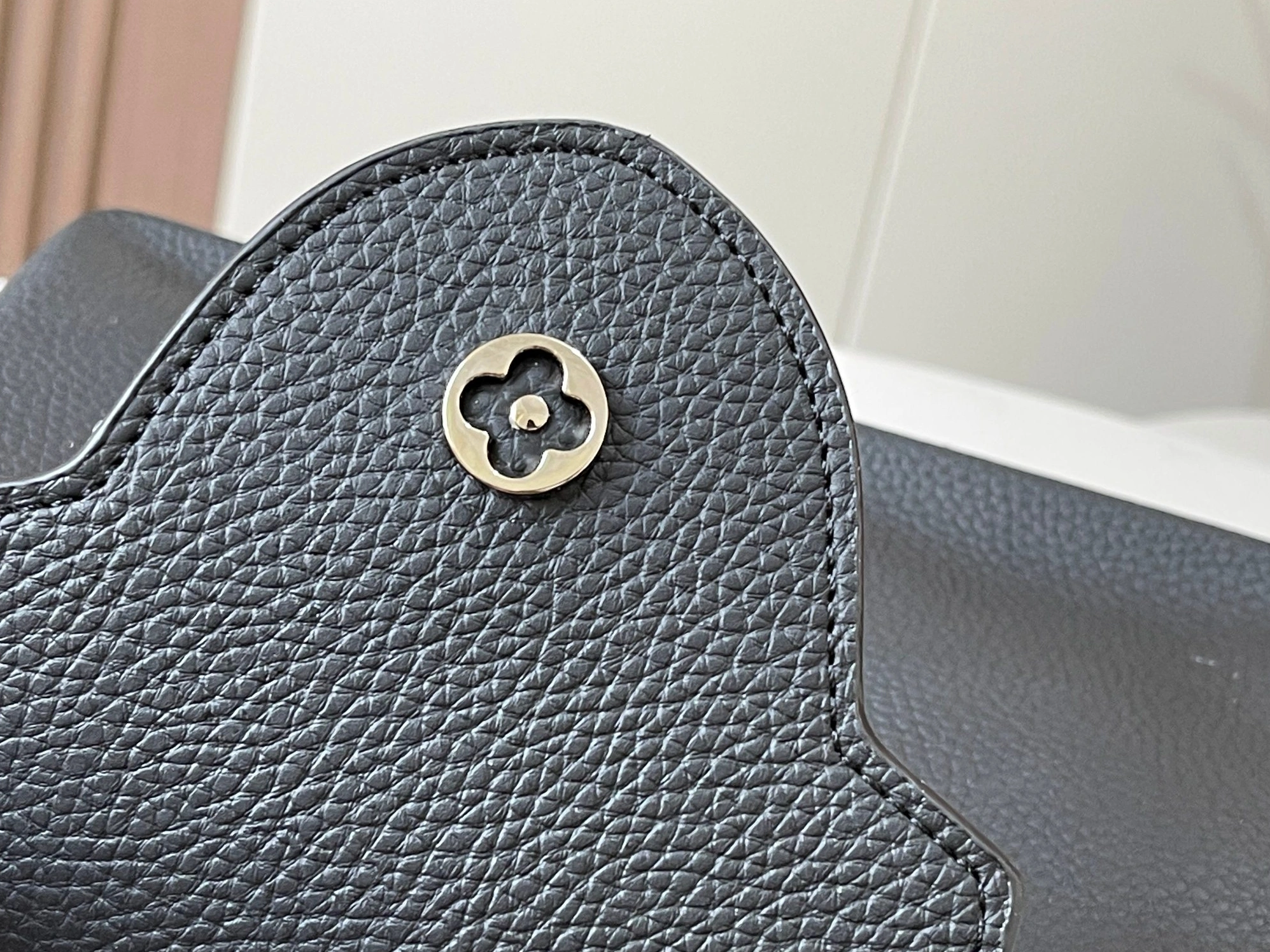 Louis Vuitton AAA Quality Messenger Bags For Women Classic 8136 - Image 7