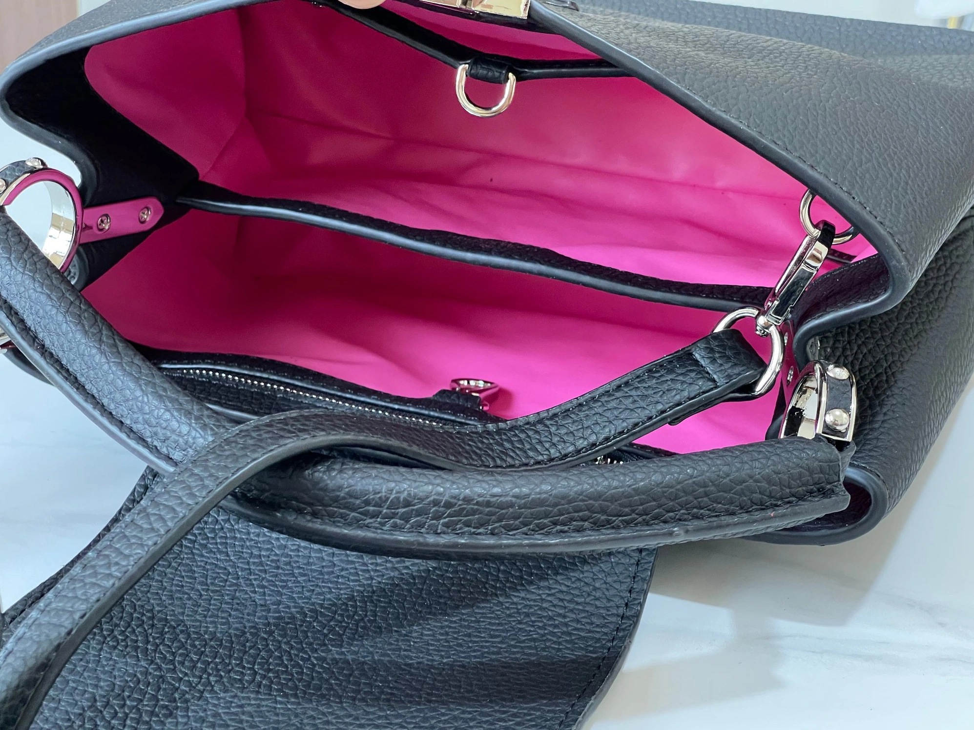 Louis Vuitton AAA Quality Messenger Bags For Women Classic 8136 - Image 8