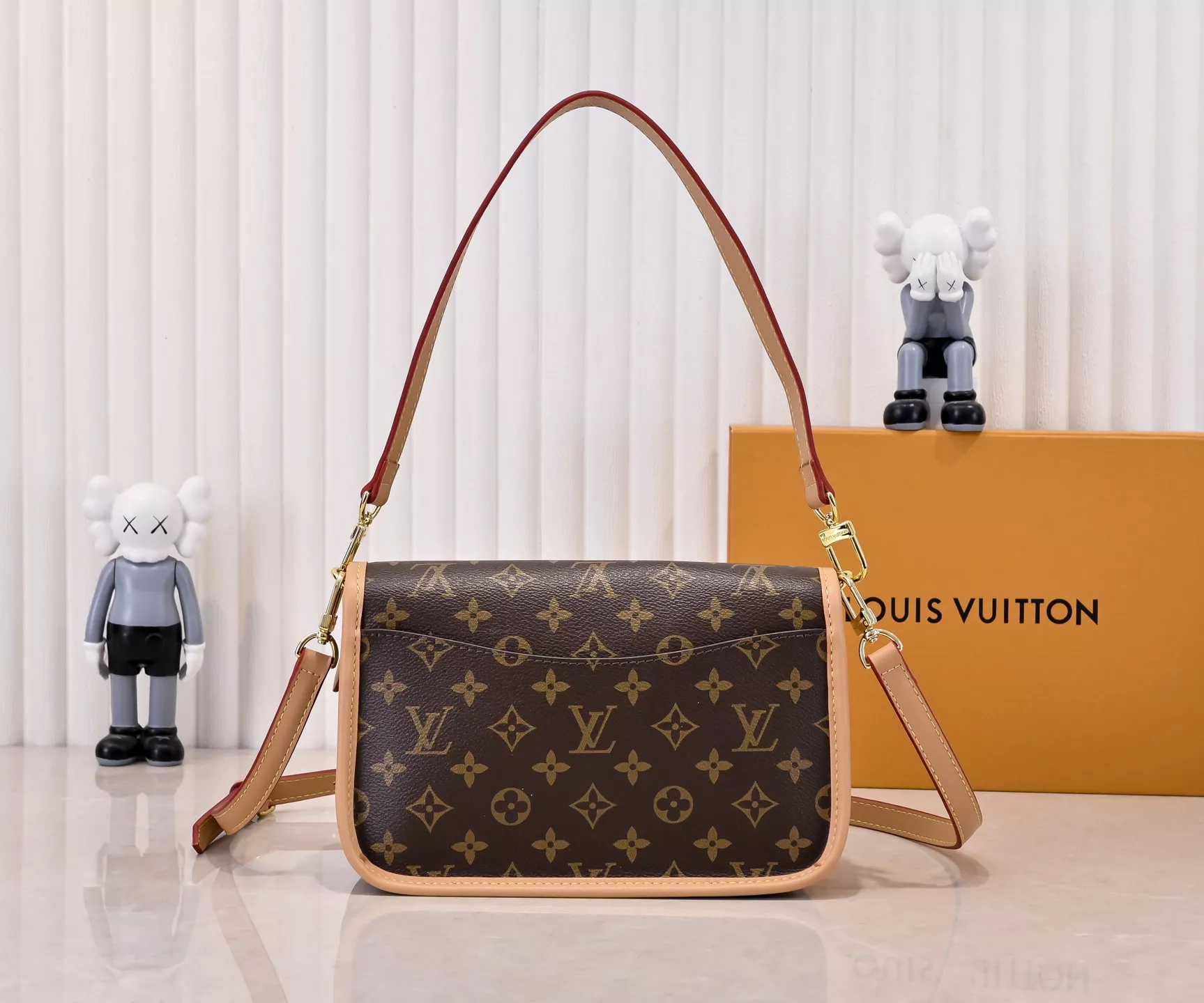 Louis Vuitton AAA Quality Messenger Bags For Women Durable 9211