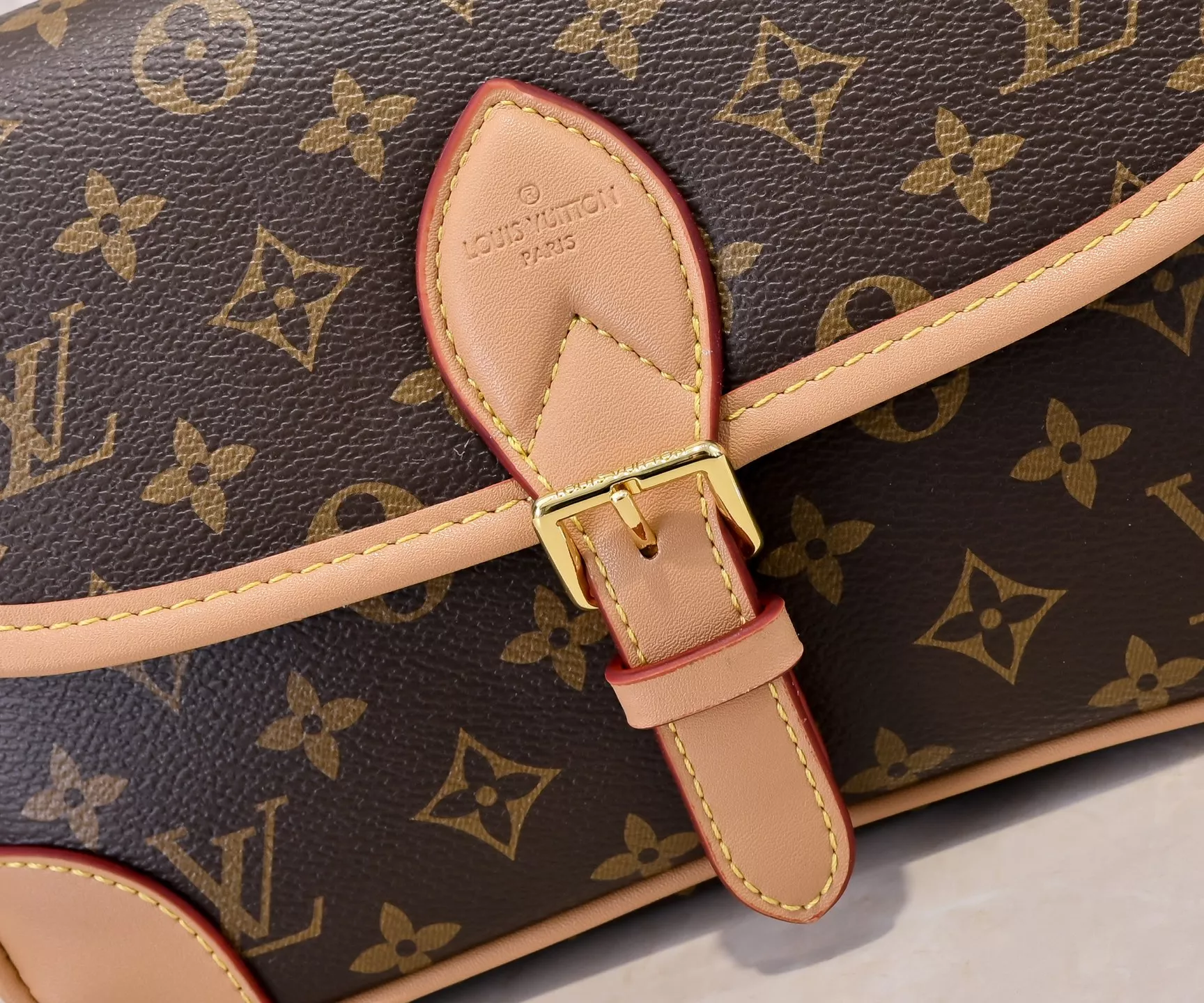 Louis Vuitton AAA Quality Messenger Bags For Women Durable 9211 - Image 6